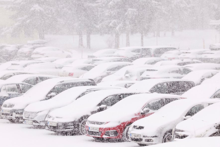 Ljubljančani lahko v zimskem času brezplačno prevzamejo 15 kilogramov soli za posipavanje. Dobijo jo na sedežu družbe KPL na Tbilisijski ulici 61.
