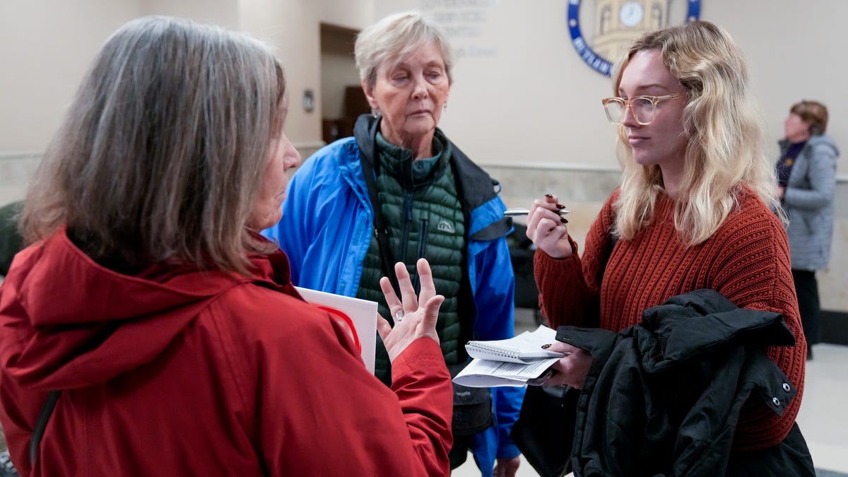 Enquirer reporters learn about immigration.