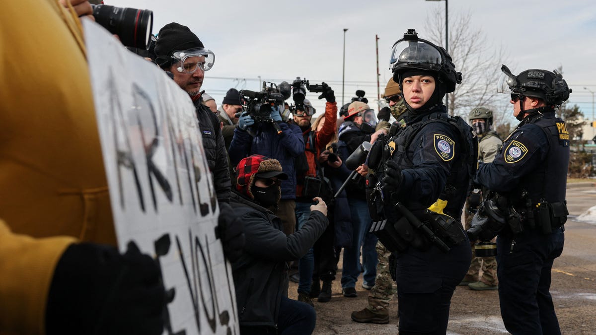 Vance uses new video to back agent