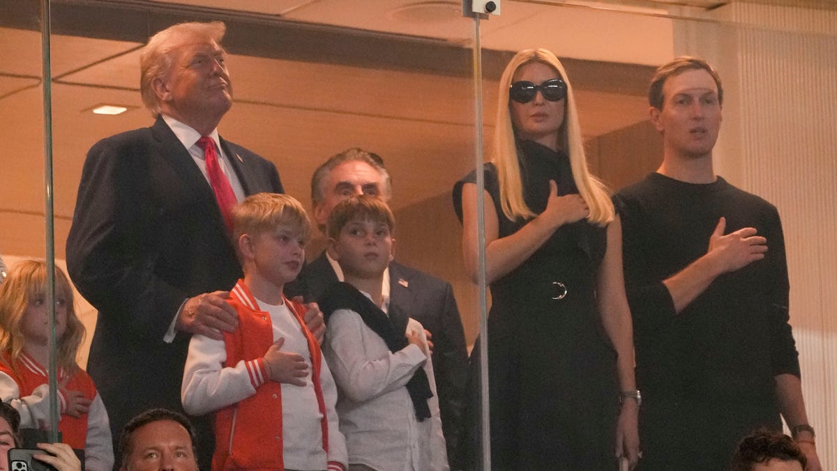 President Trump gets cheers, boos at Indiana-Miami championship game