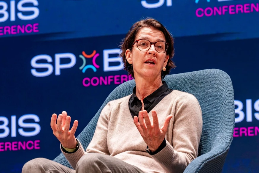 Après le football féminin, Tatjana Haenni veut désormais conquérir celui des hommes.