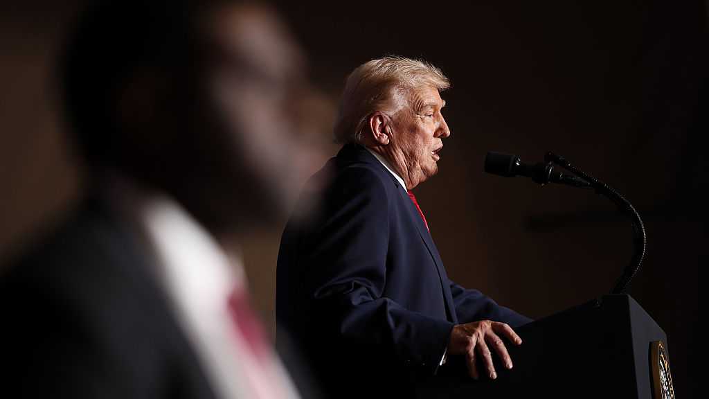 Trump rallies Iowa voters, warns midterms could make or break agenda