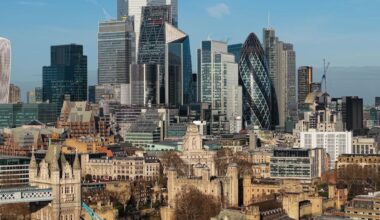 London muted as UK economy beats growth forecasts