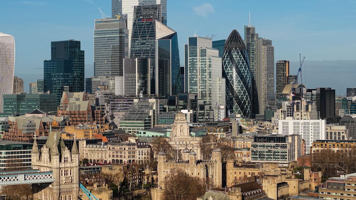 London muted as UK economy beats growth forecasts