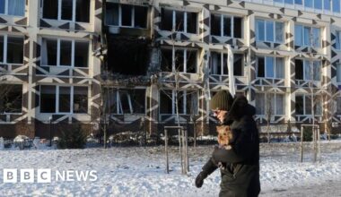 Macron hosts Ukraine and allies to try to cement security guarantees