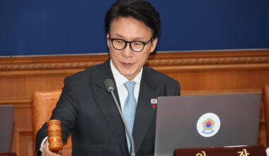 Prime Minister Kim Min-seok bangs the gavel during a Cabinet meeting at the Government Complex Seoul in central Seoul on Jan. 13. [YONHAP]