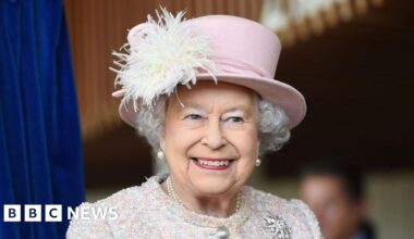 Queen Elizabeth II statue will be standing and not on horseback