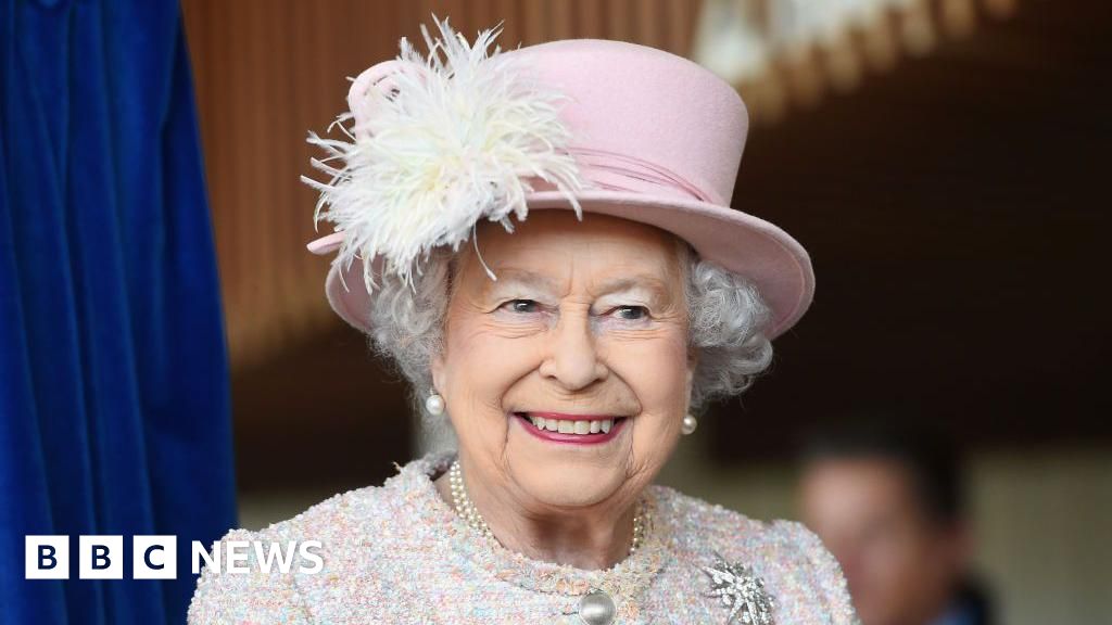 Queen Elizabeth II statue will be standing and not on horseback