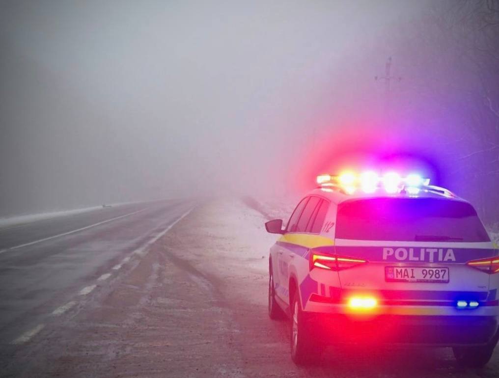 Traffic affected by dense fog, ice on Moldova's national roads