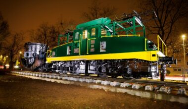 Die AEG-Lokomotive aus dem Jahr 1928 erstrahlt auf der Place de l’Exposition in Esch/Alzette in neuem Glanz.