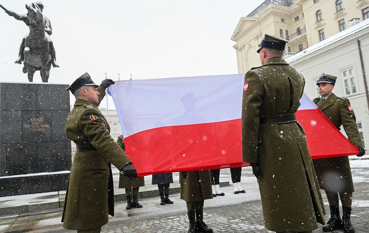 Uroczyście zmieniono polską flagę nad Pałacem Prezydenckim