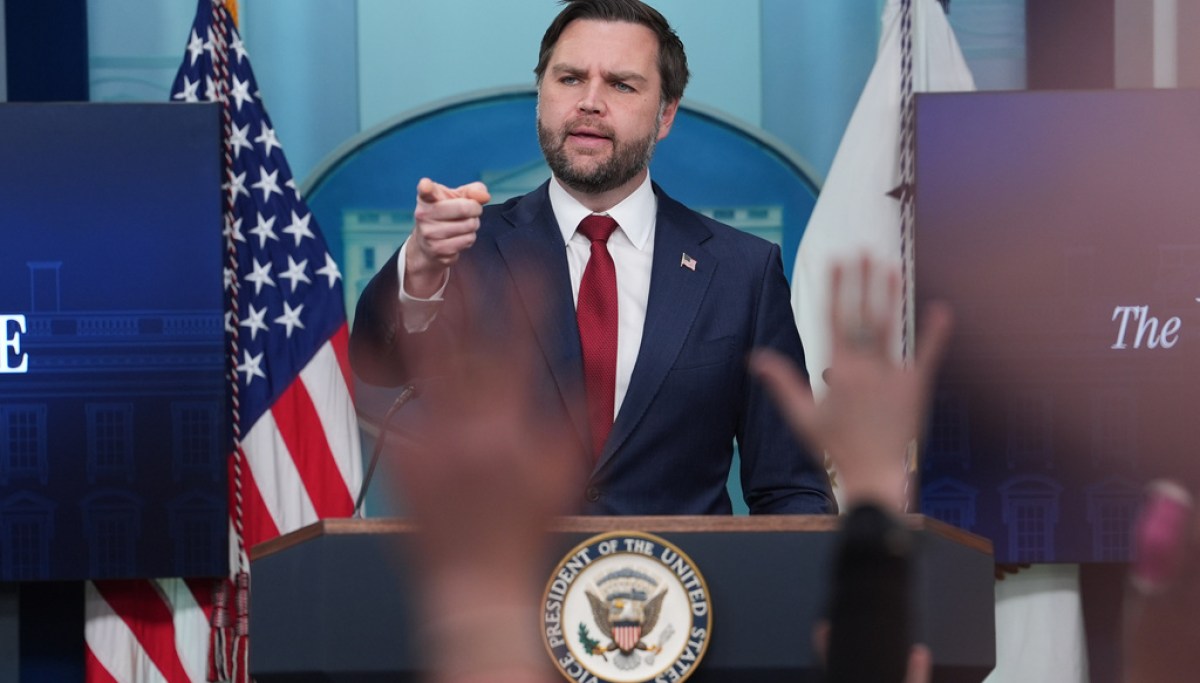 Vance positions himself for what comes after Trump