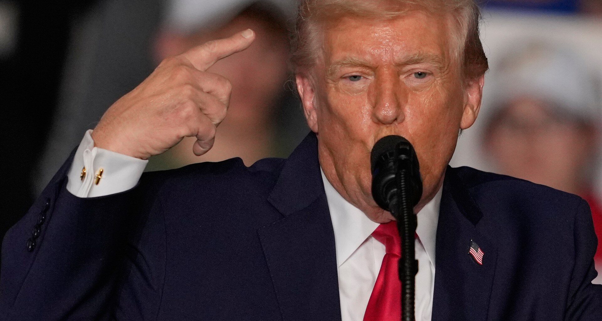 President talks up strength of US economy in advance of midterm elections | Donald Trump News