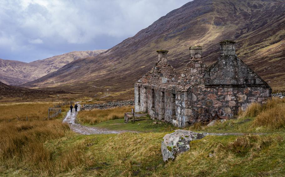 You may pass old farm houses in ruin or to be used as bunkhouses (bothies) along the West Highland Way.