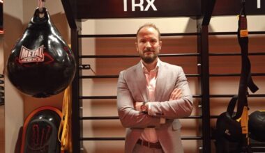 Antoine Collin, coach sportif associé à SweatNest, un studio premium de cours collectifs.