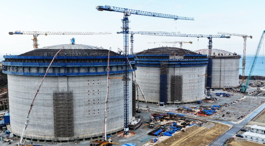 CNPC: roofs raised on Fujian LNG tanks