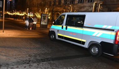 Več neznancev preteplo Mariborčana: Ostal je brez telefona in obutve