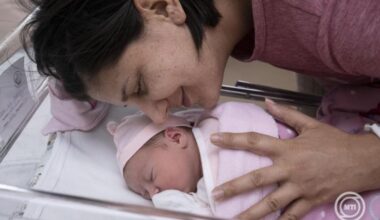 Kistarcsán született Magyarország első újévi babája, Alíz Jusztina – Elemi