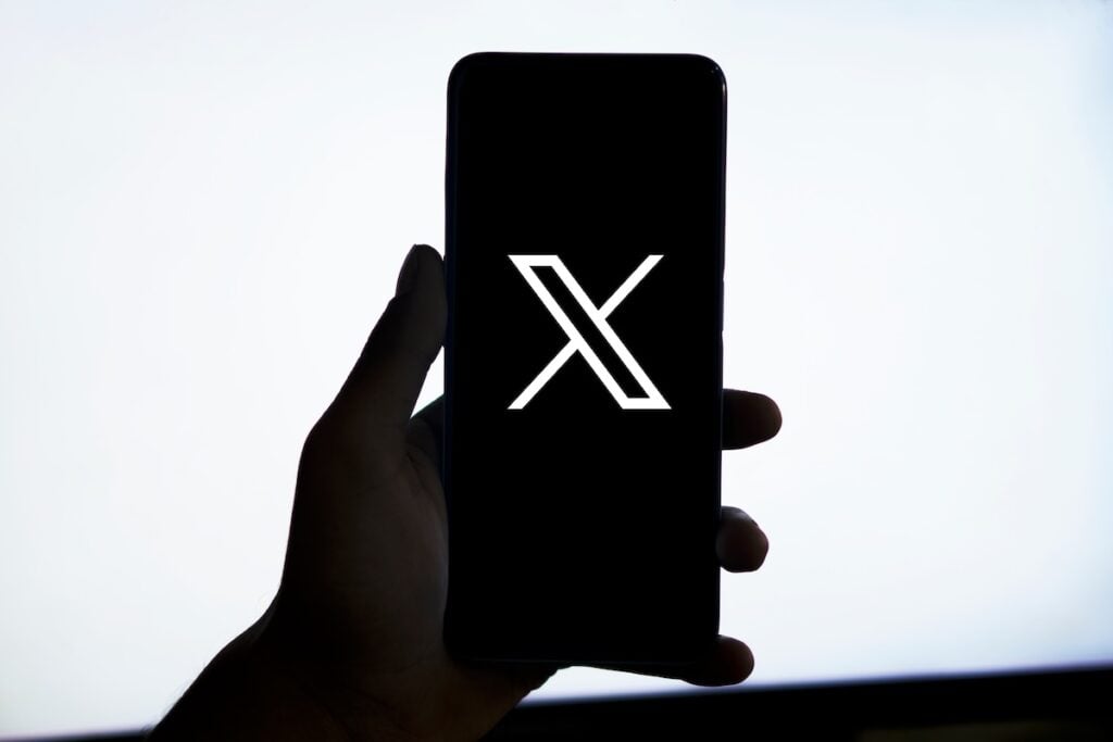 Elon Musk's X Launching In-App Crypto Trading? Changpeng Zhao Amplifies Claim, Gets Flagged After Sharing Old Announcement