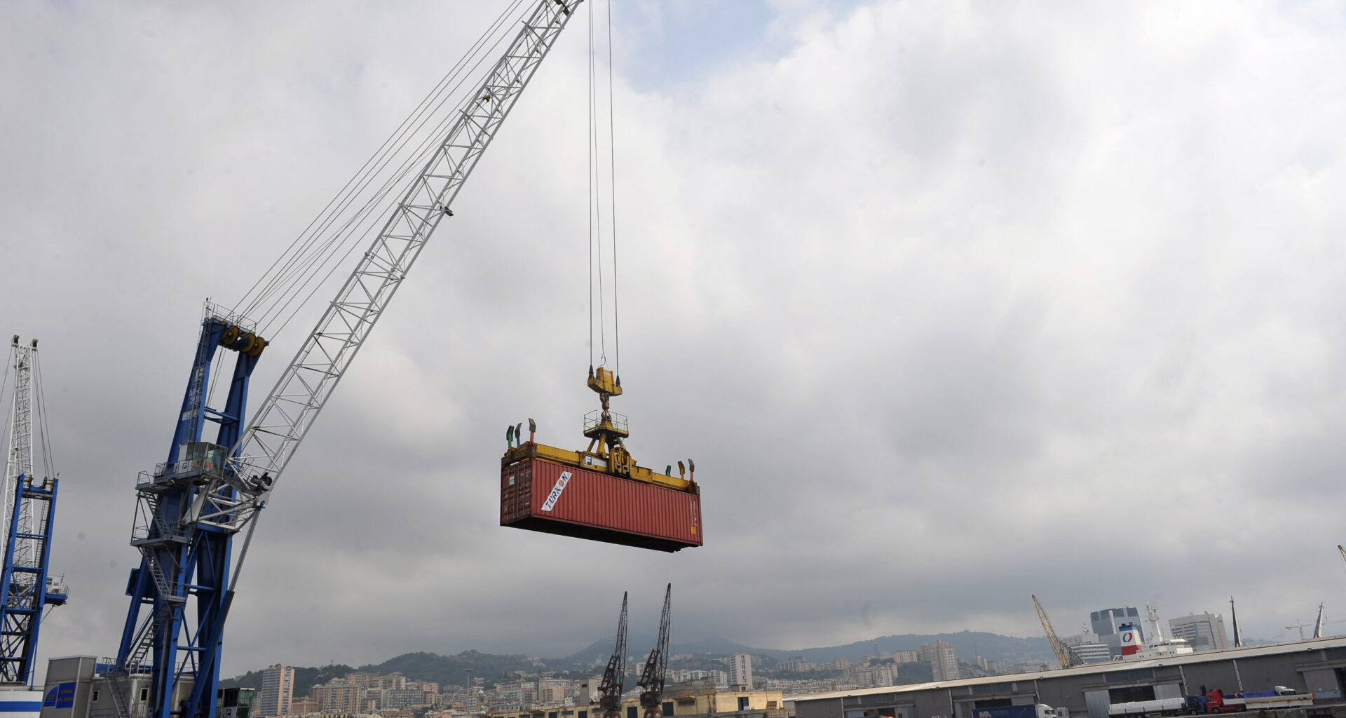 L'Italia dei porti: chi corre, chi resta indietro