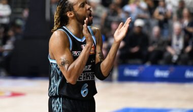 New Zealand Breakers beat Illawarra Hawks to reignite playoff hopes