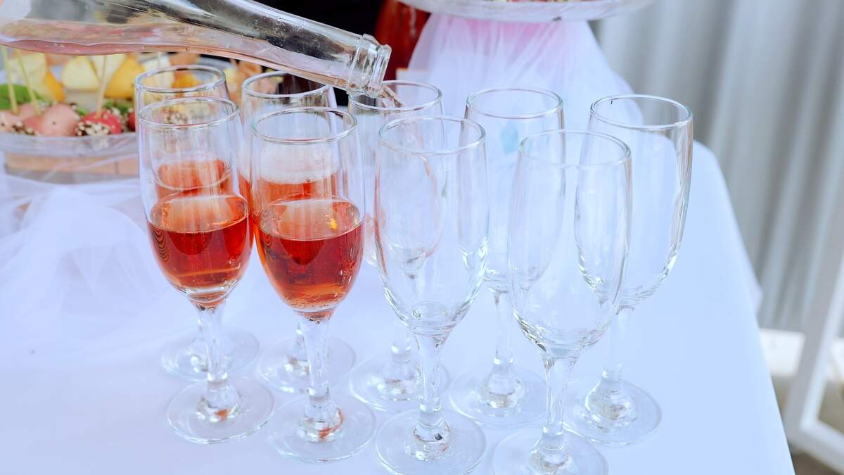 Geschmacklich reichen die alkoholfreien Alternativen noch nicht an Wein heran, urteilt der Experte.