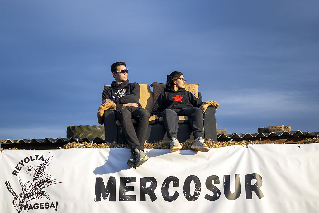 Catalan farmers block AP-7 near French border to protest against EU-Mercosur Deal