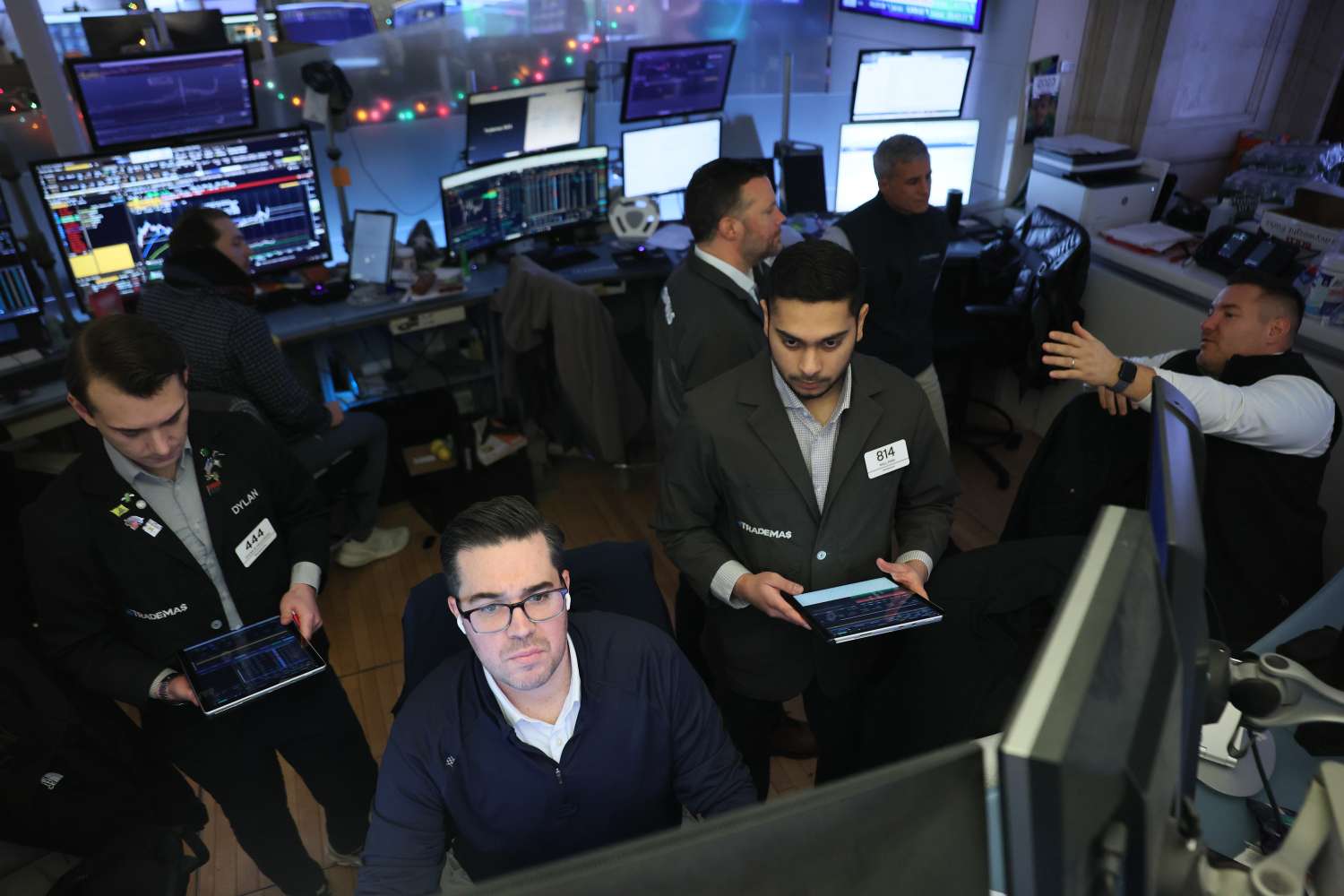 Major Stock Indexes Mixed; Data-Storage Shares Drag Nasdaq; Dow Rises
