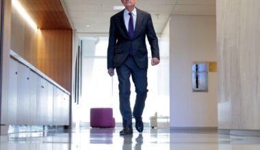 Economy is marginally improving, says the Fed, but only because rich consumers are splurging