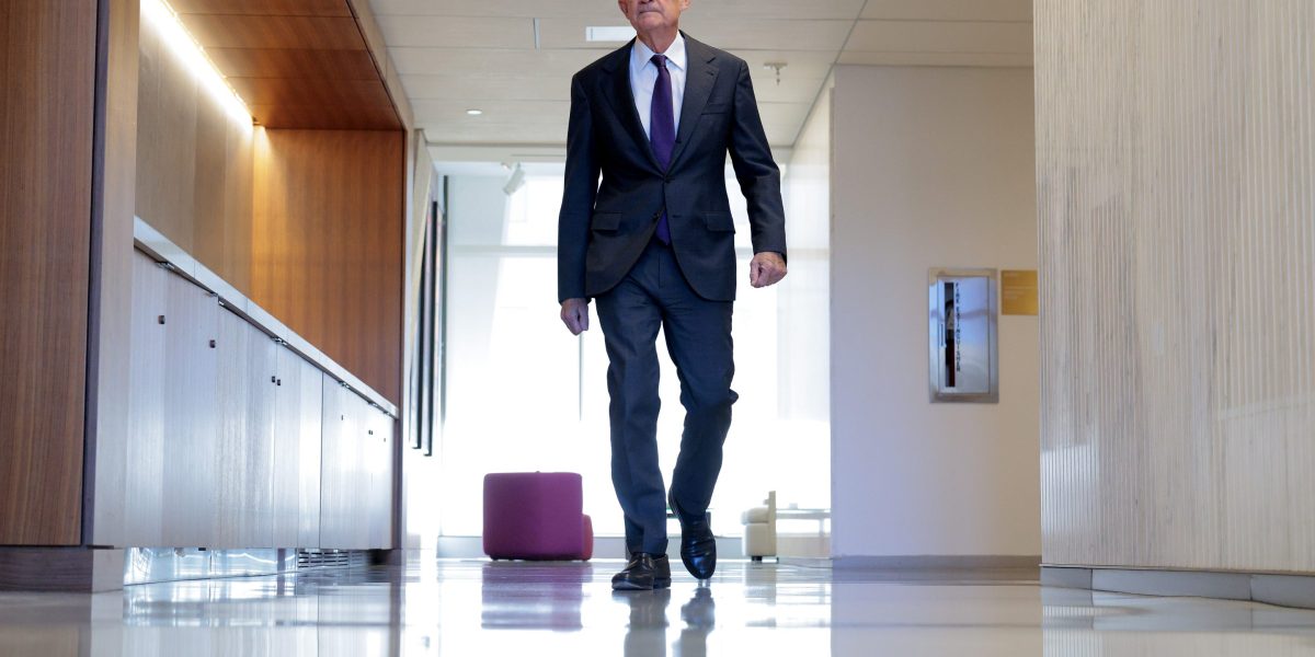 Economy is marginally improving, says the Fed, but only because rich consumers are splurging