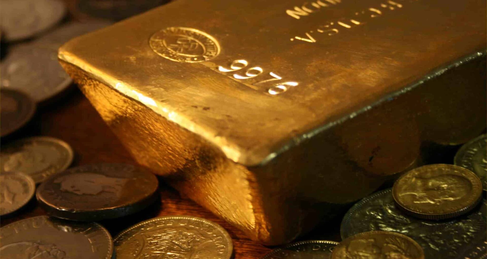 Gold Tops $5,000 an Ounce Amid Geopolitical Turmoil