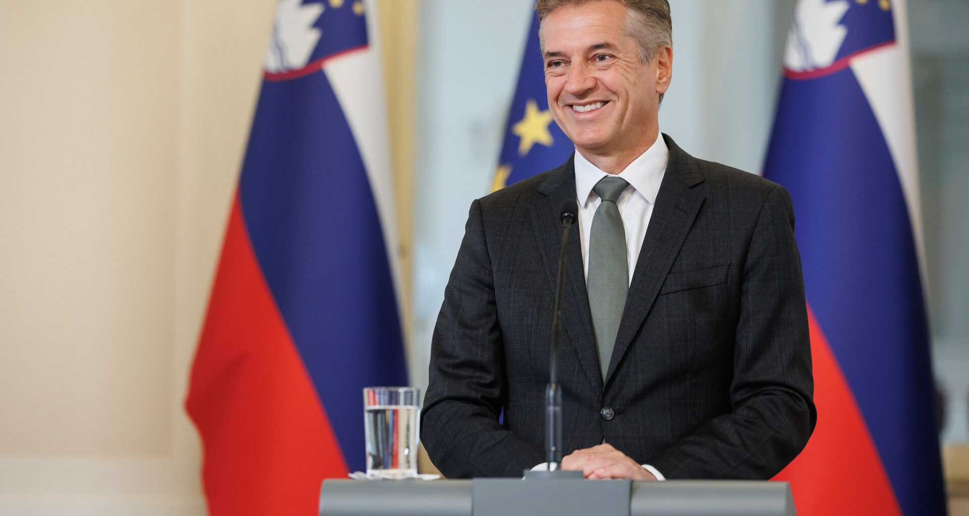 Kaj v intervjuju Roberta Goloba drži – in kaj ostaja brez meril ~ Portal24