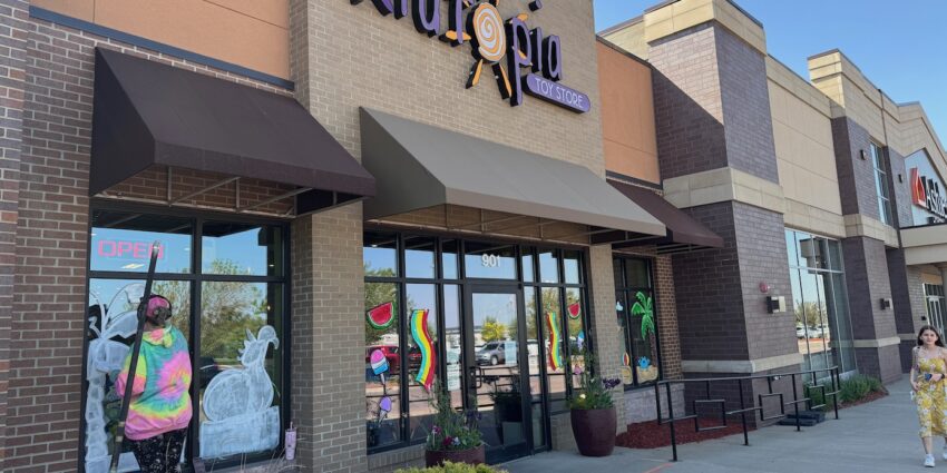 Toy store enters final days in business