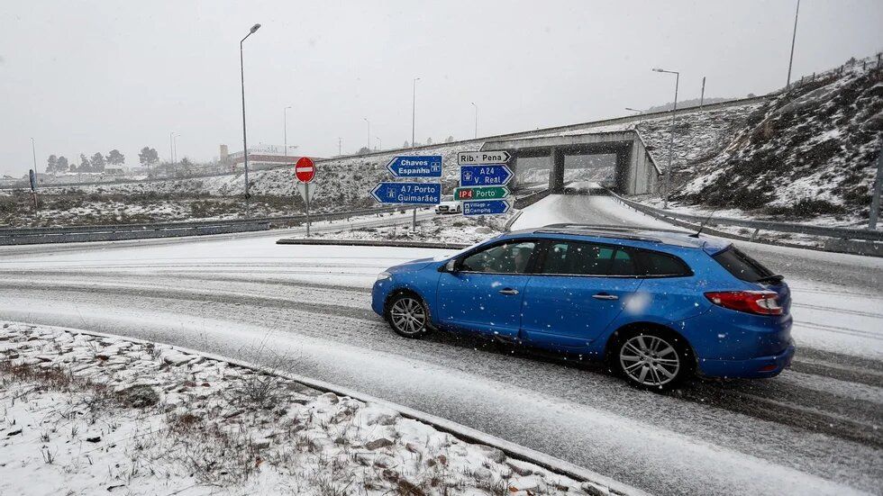 Roads affected by snow in Portugal