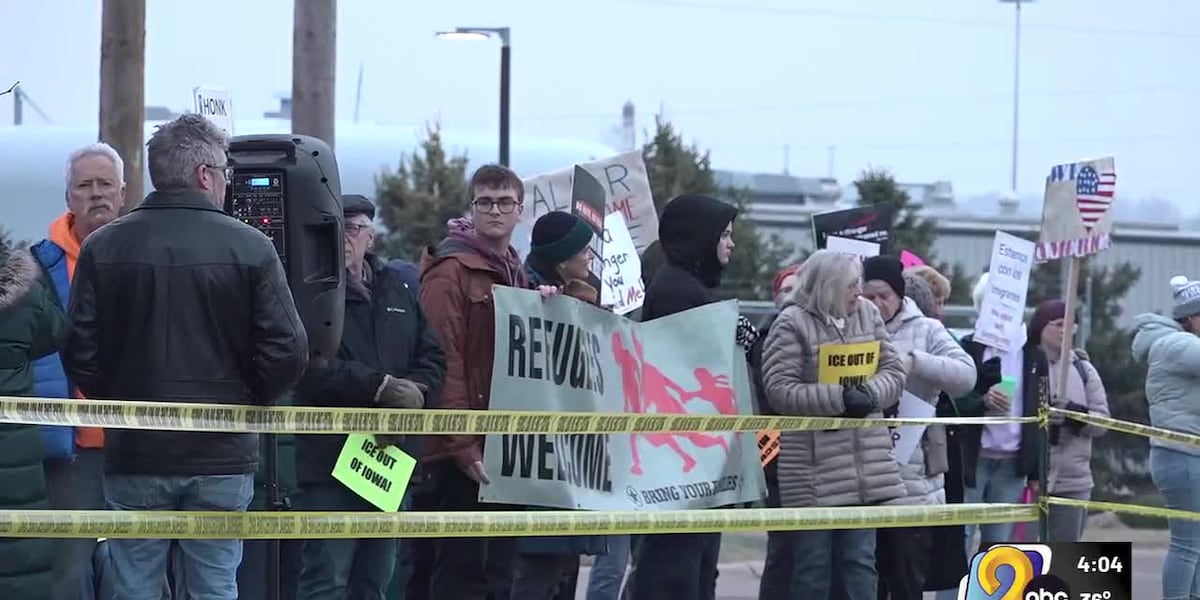 Advocates support immigrants at DHS office, stories from year of increased ICE efforts