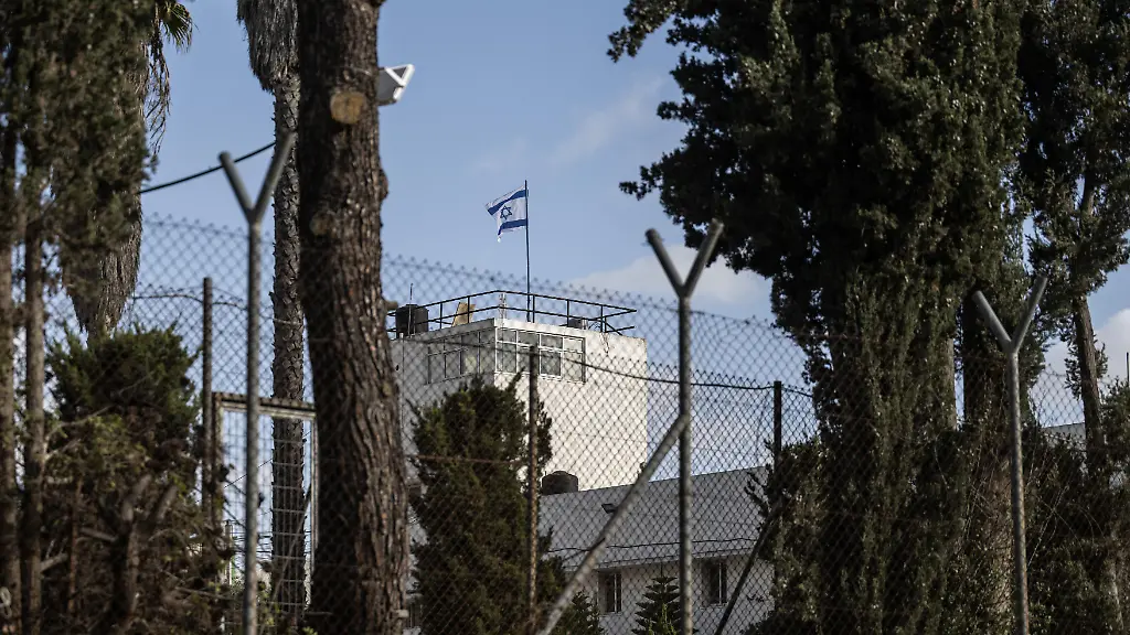 JERUSALEM-DECEMBER-08-Israeli-army-carries-out-a-raid-and-replaces-the-UN-flag-with-the-Israeli-flag-at-the-UNRWA-center-in-east-Jerusalem-on-December-08-2025