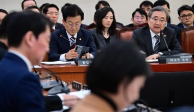 Korean lawmakers clash over Trump tariff threat, U.S. investment bill