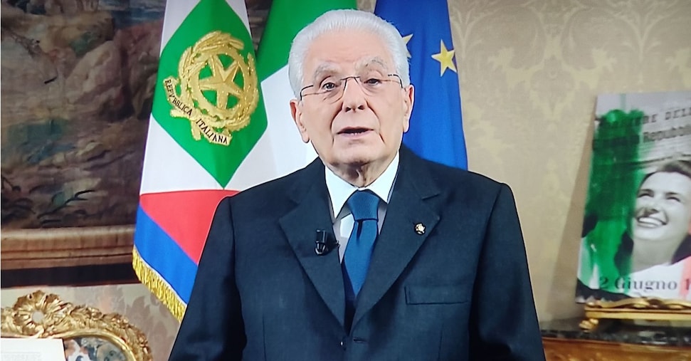 Mattarella: Italia repubblicana storia di successo nel mondo grazie alla coesione sociale. Ai giovani: coraggio