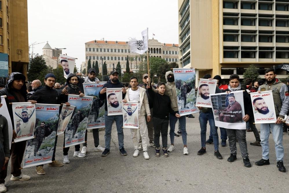 Lebanon approves Syrian prisoner transfer; first 300 to be handed over