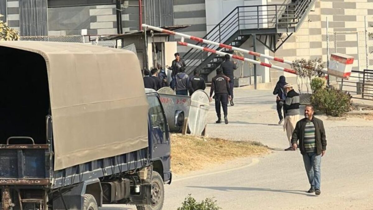 Pakistan deports more than 2,000 migrants in a single day