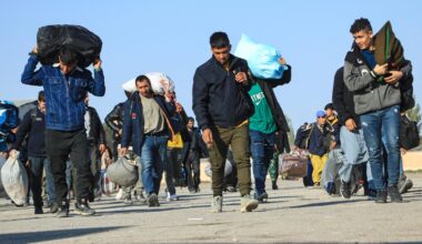 A large group of migrants returning to Afghanistan.