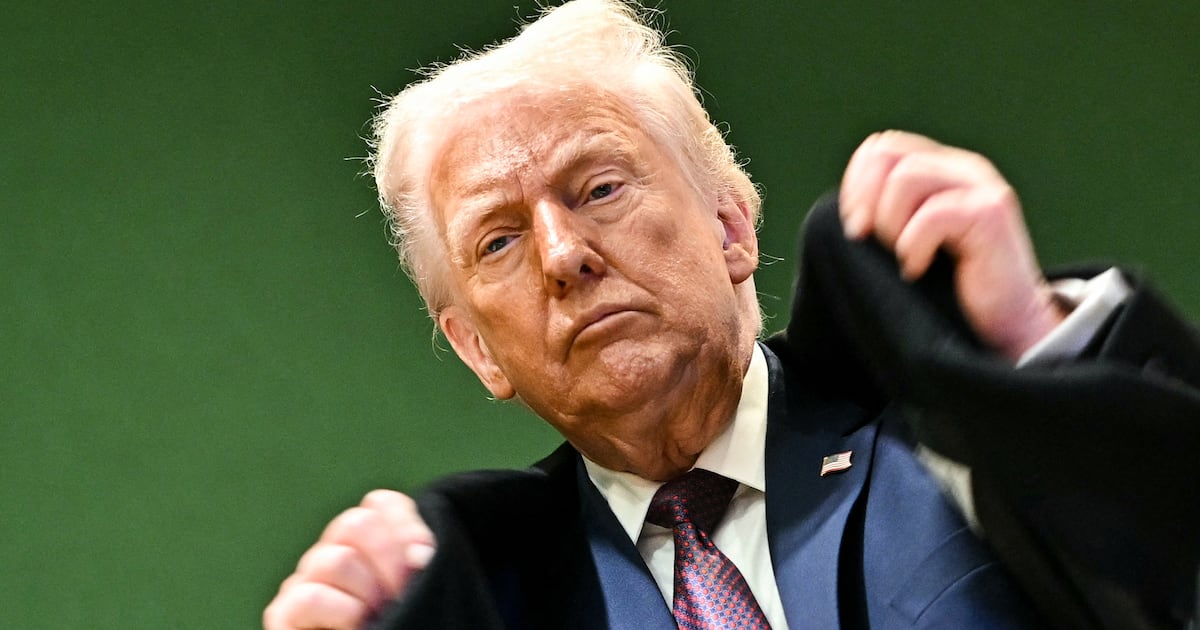 Trump’s Dem Nemesis Ilhan Omar Taunts ‘Panicking’ POTUS Over Wage Claim