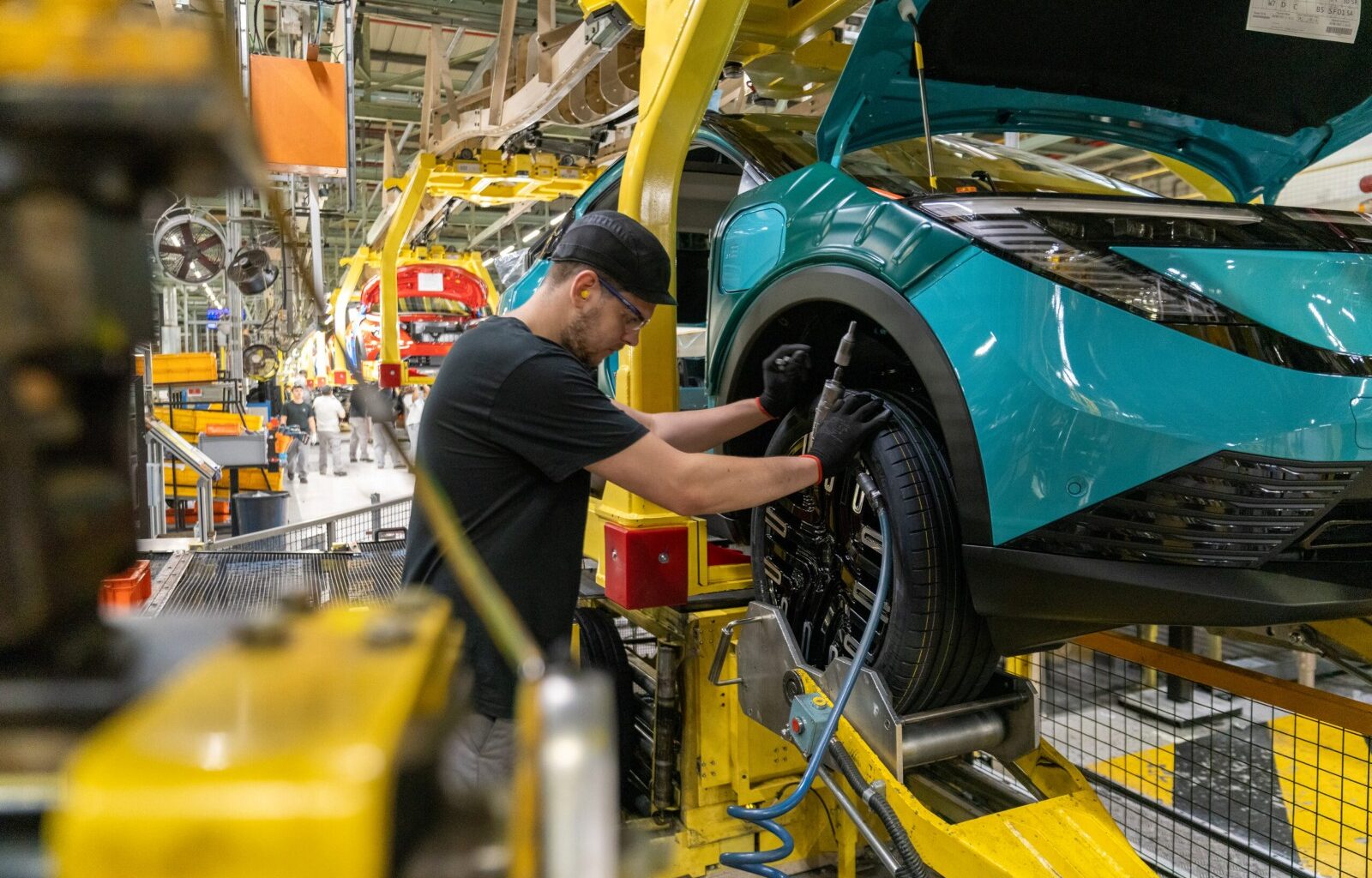 Cyber disruption, tariffs and restructuring drive 15.5% fall in UK vehicle production