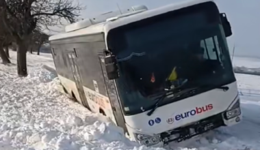 Nové správy o nehode autobusu pri Rankovciach: Hasiči cez rozbité okná evakuovali desiatky detí i tehotnú ženu