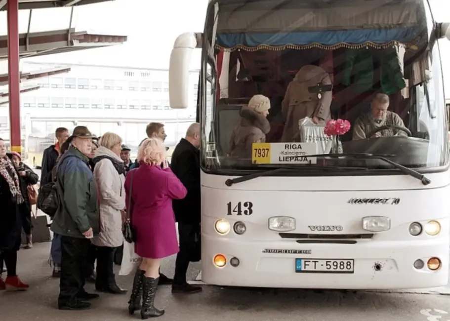 No 2026. gada 15. janvāra sadārdzināsies starppilsētu autobusu un vilcienu biļetes Latvijā