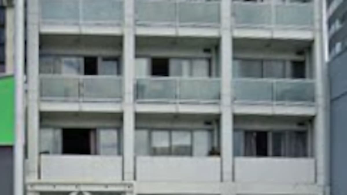 Auckland tenant kicked out of apartment after balcony escape and police callouts