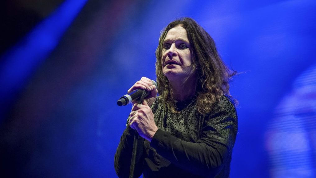 Na archívnej snímke z 24. septembra 2016 britský spevák Ozzy Osbourne
