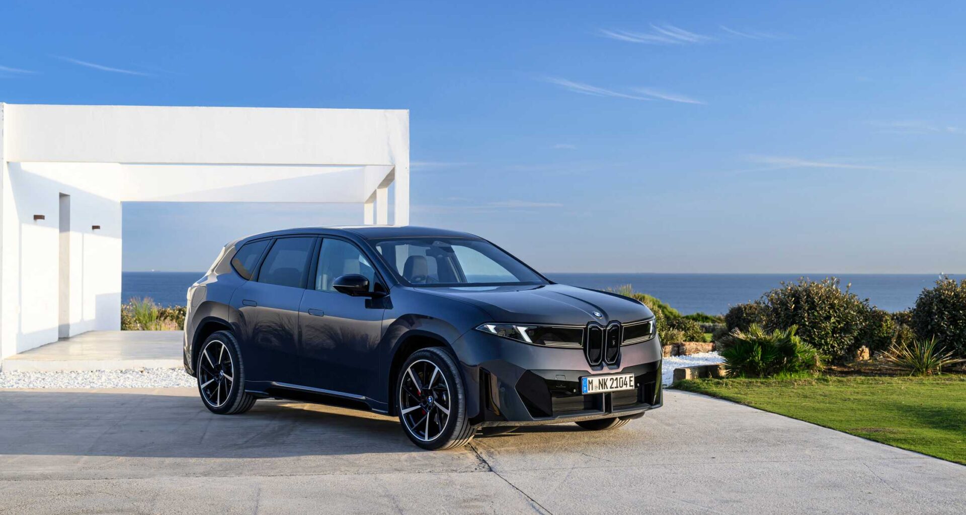 The new BMW iX3 50 xDrive, Polarised Grey (12/2025)