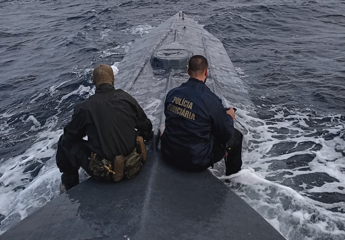 Portugal police foil ‘narco’ semi-submersible transporting 300 bales of cocaine