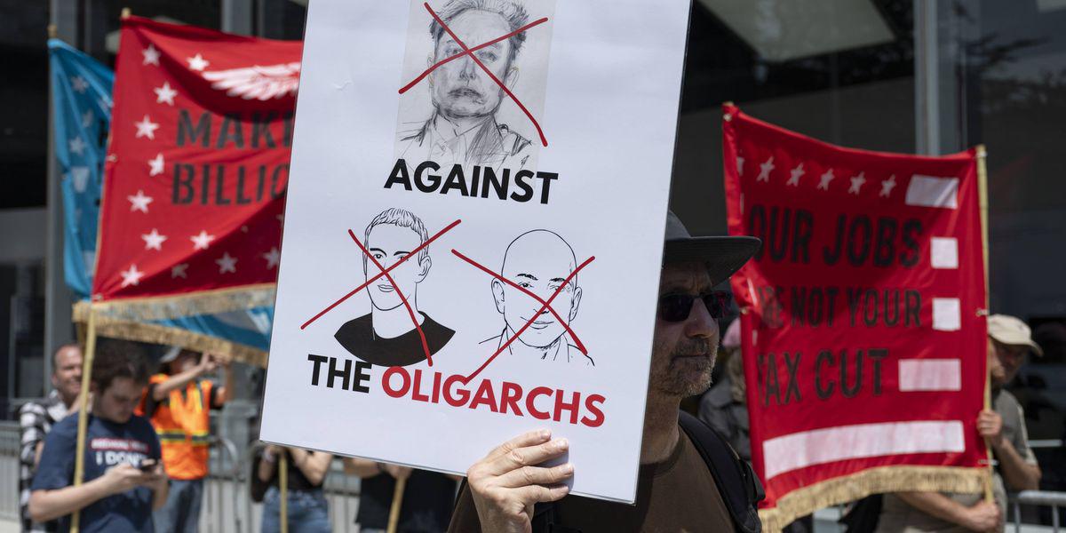 500 Richest People Gained Record $2.2 Trillion in 2025, Fueling Calls for Wealth Tax | “If the monstrous political-economic system that is tearing our planet, the climate, and its people apart isn’t brought to its knees—then humanity will be,” warned one climate scientist.